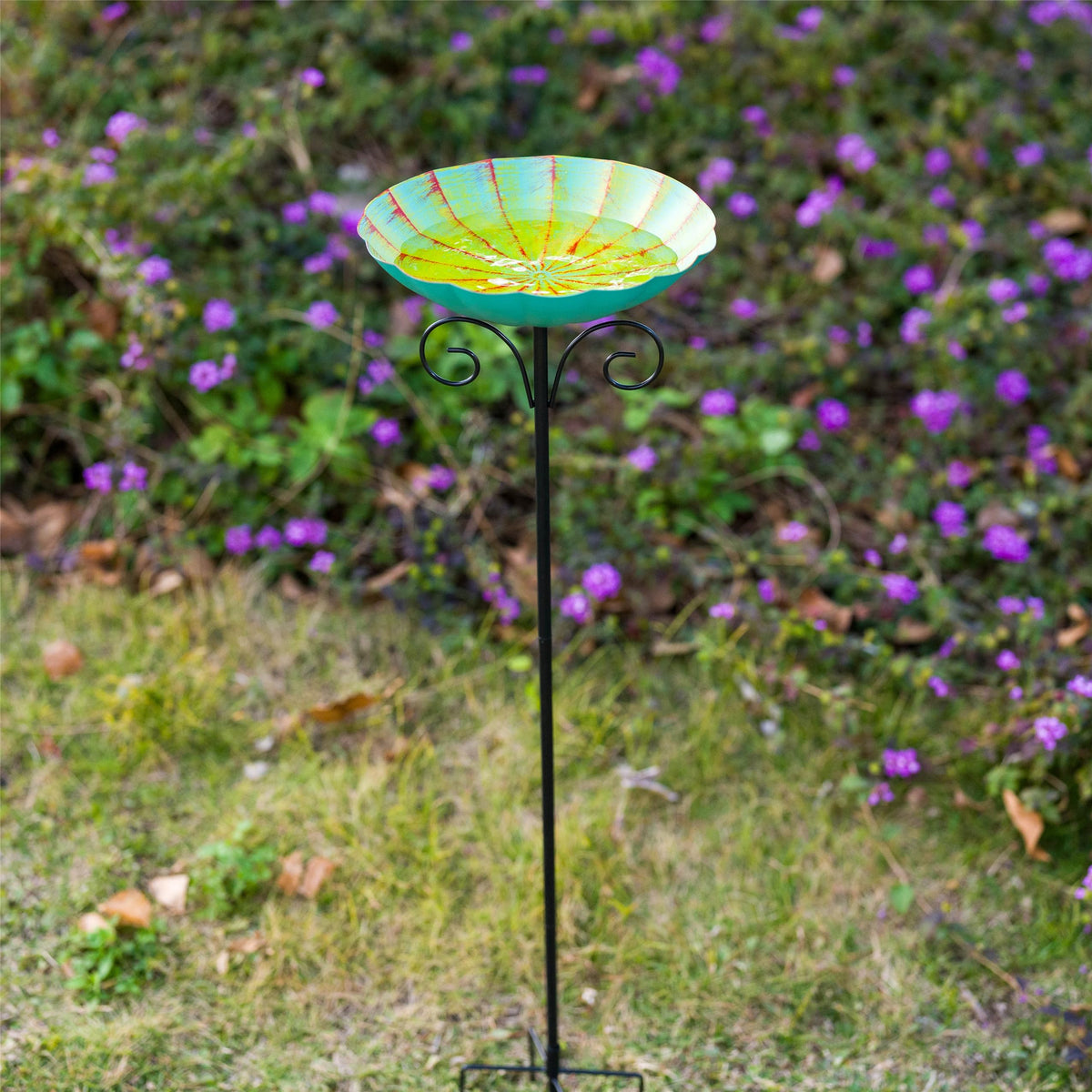 Qipade bird bath with birds enjoying water in a peaceful garden scene.