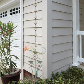 Qipade metal lily stake offers rust-resistant, long-lasting outdoor charm.