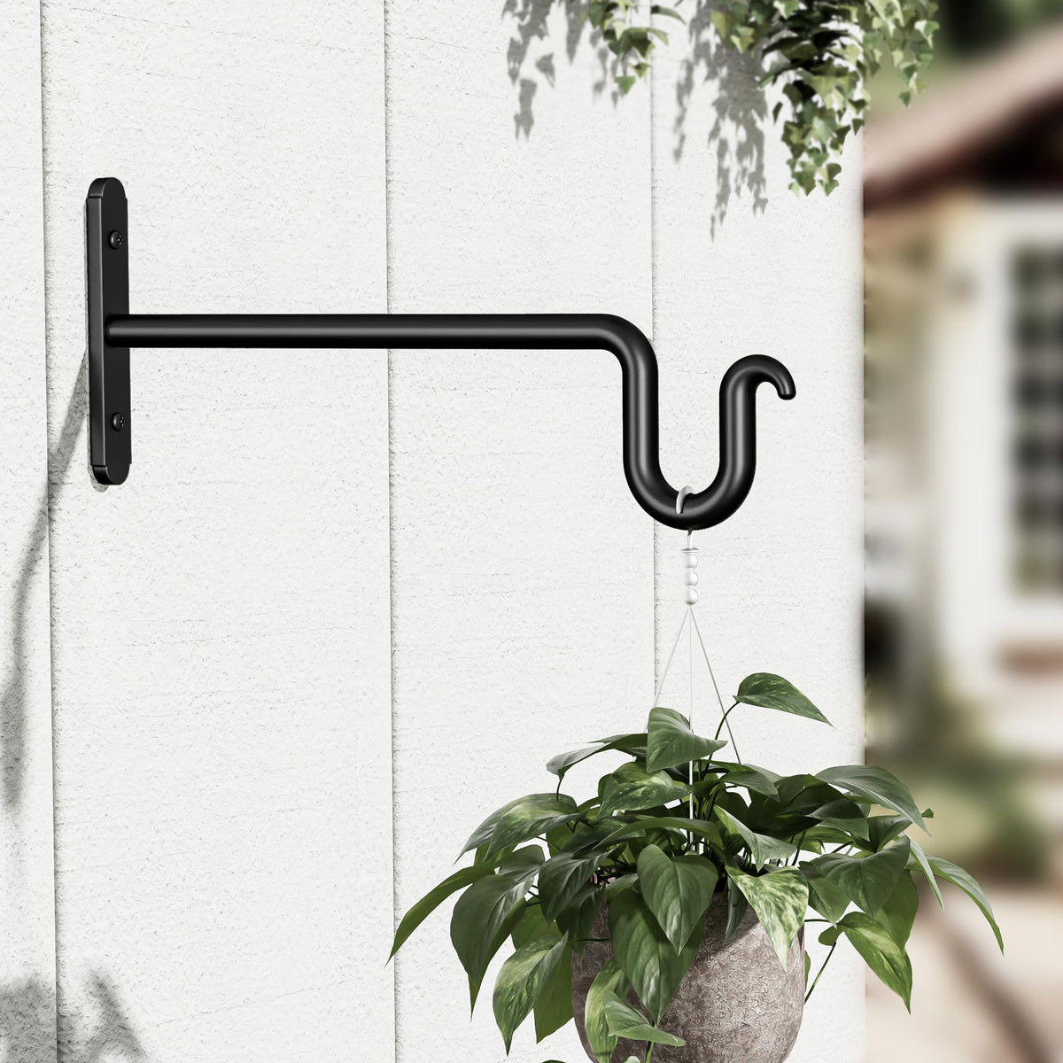 Qiuzido multifunctional hanger ideal for bird feeders and lanterns.