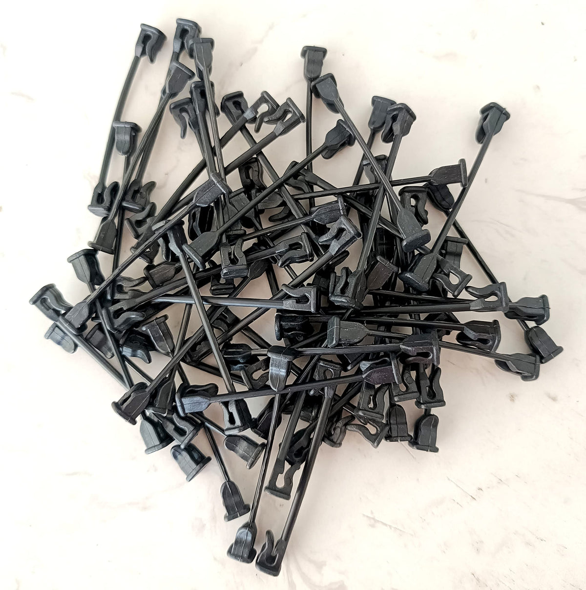QIXIN plastic vines clip raspberry on support wire.