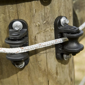 QMARK screw-in insulator 05 enables quick, tool-friendly installation