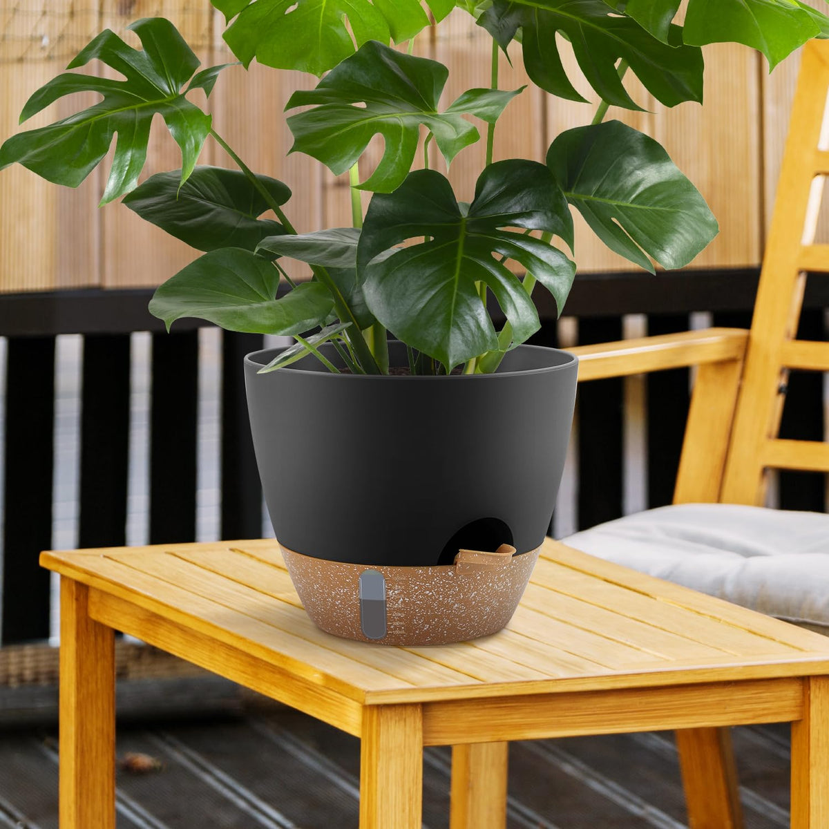 QRRICA 9-inch indoor-outdoor planter for compact spaces