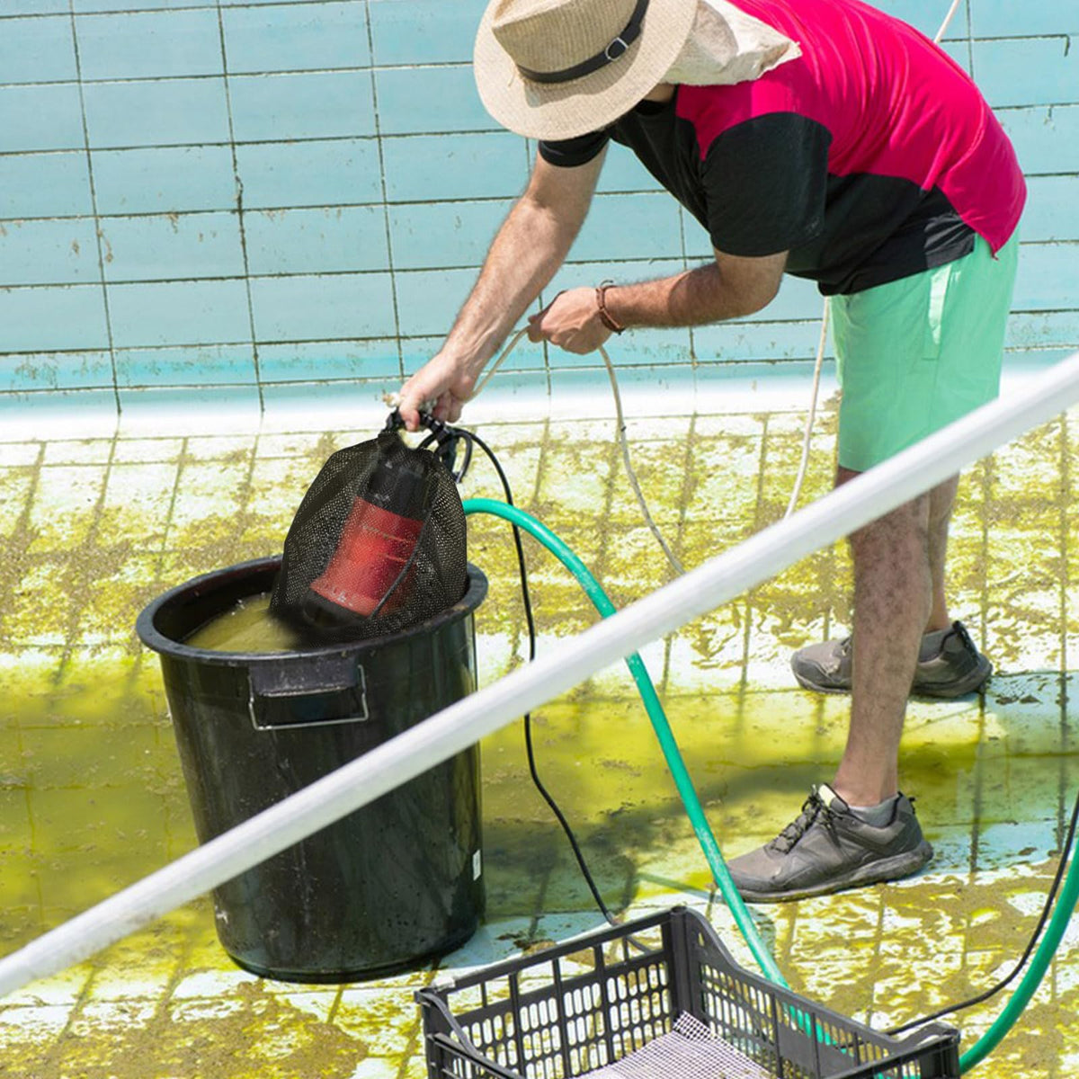 Quacc drawstring closure seals the pump bag during use
