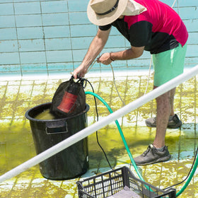 Quacc drawstring closure seals the pump bag during use