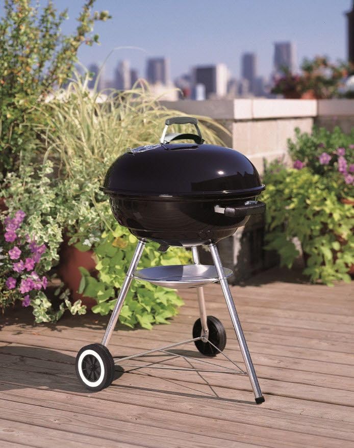 Stainless steel finish adds a clean, durable look to the grill