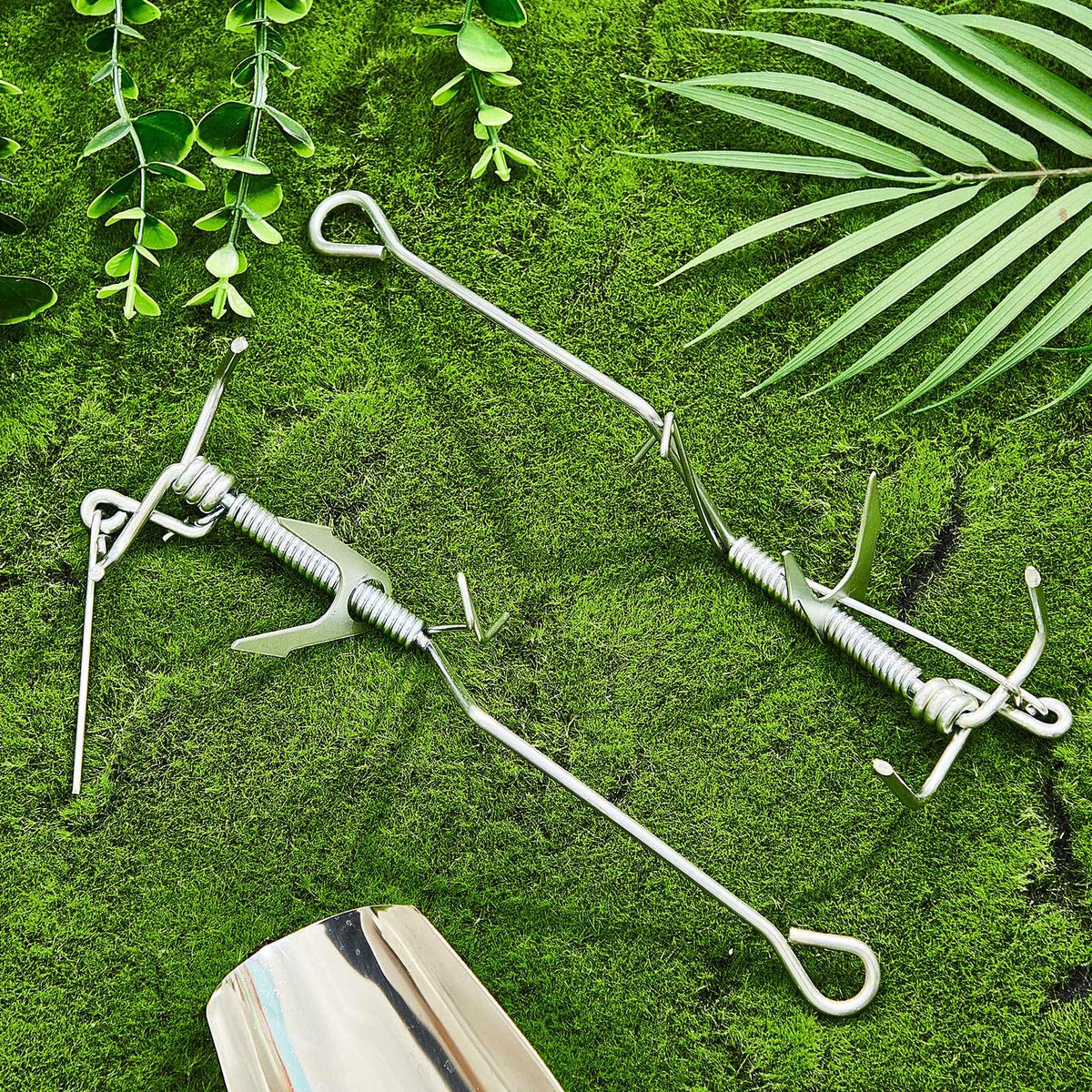 Qualirey mole trap silver finish adds sturdy, rust-proof appeal.