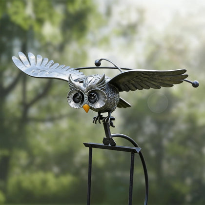 Quanqiuyi metal owl garden stake decor; flying owl motion for outdoor spaces.