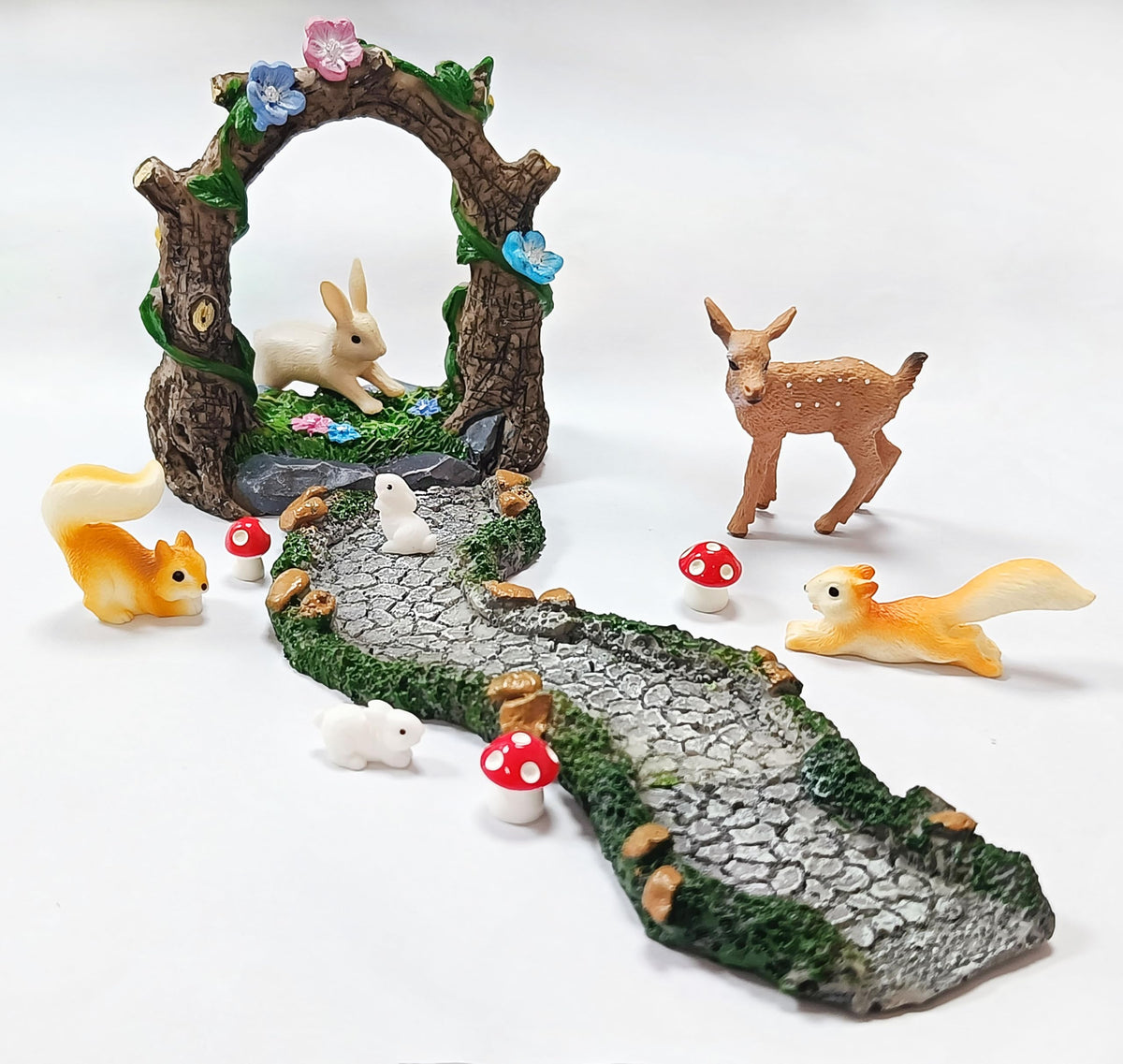 QuarenDen fairy garden lawn display elevates indoor or outdoor setups.