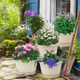 Quarut set of 4 planters supports flexible plant layouts.