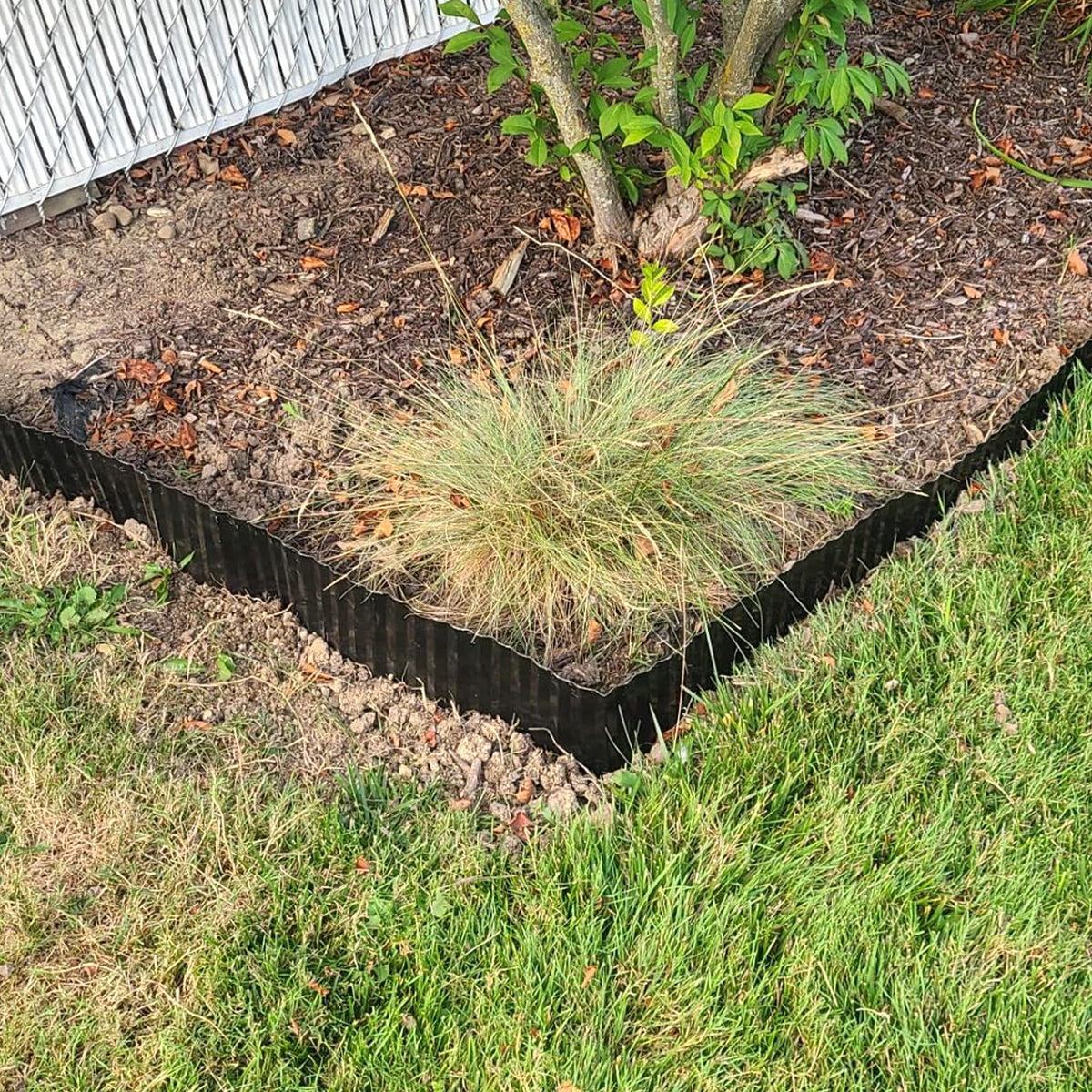 Quibbay 100ft roll offers long-lasting border for lawns.