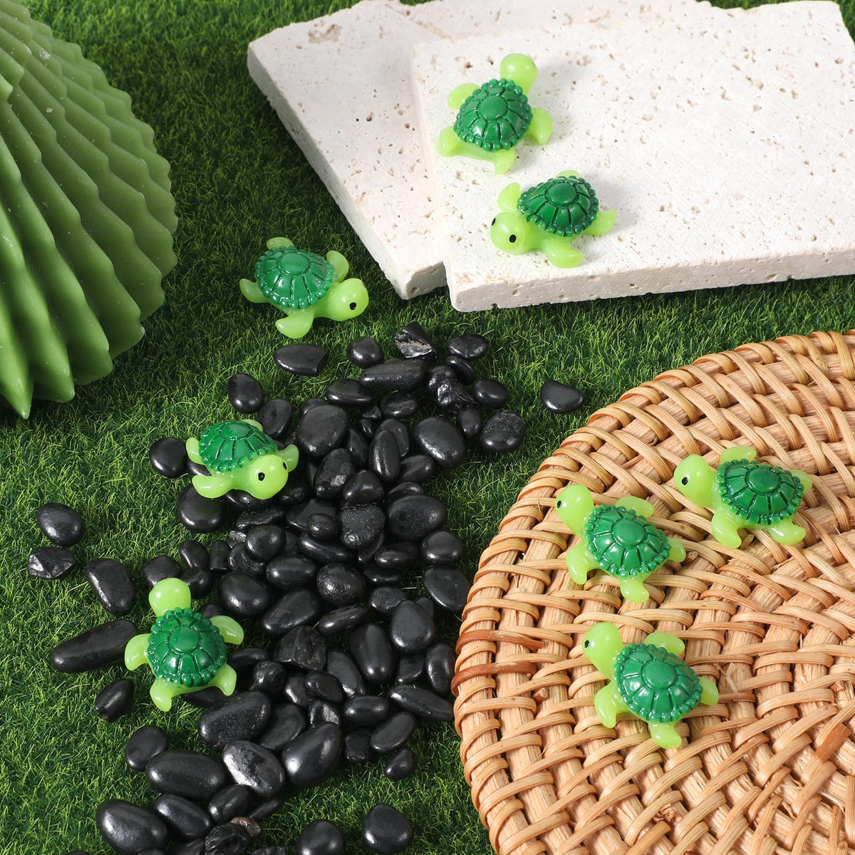 Quilax resin turtles for garden landscapes and potted plants.