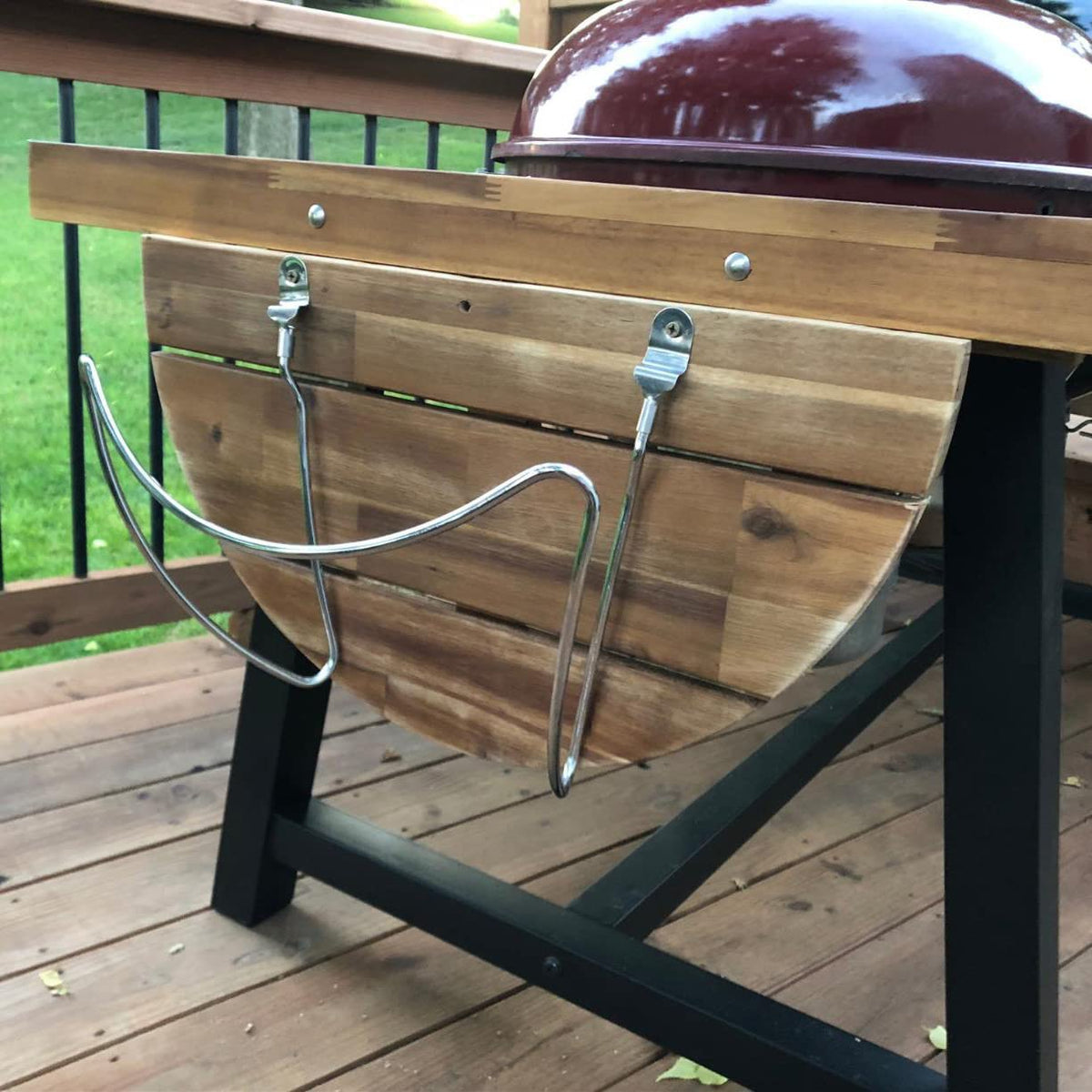 QuliMetal lid holder prevents lid drops and dents on the grill edge