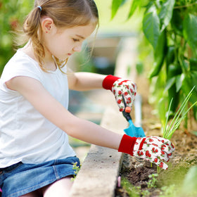 Ramede kids gloves with bees pattern offering grip for tiny gardening tasks.