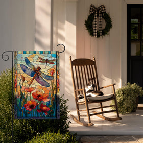 RBAFAO Dragonfly flag's stained-glass motif adds charm outdoors.