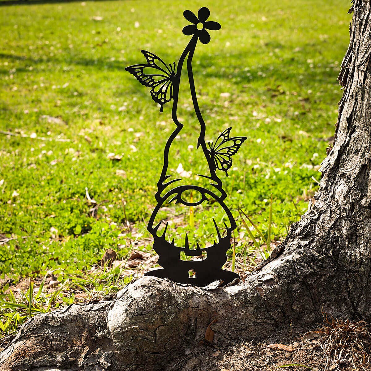 RealSteel weatherproof metal gnomes withstand rain and sun in outdoor spaces.