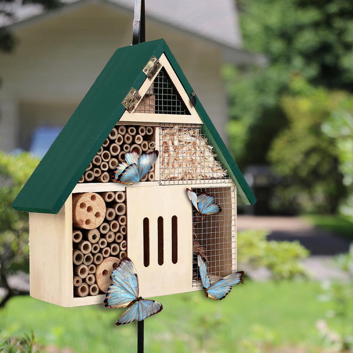 Rebecca Online bee house with sturdy rope ready for quick setup on a fence