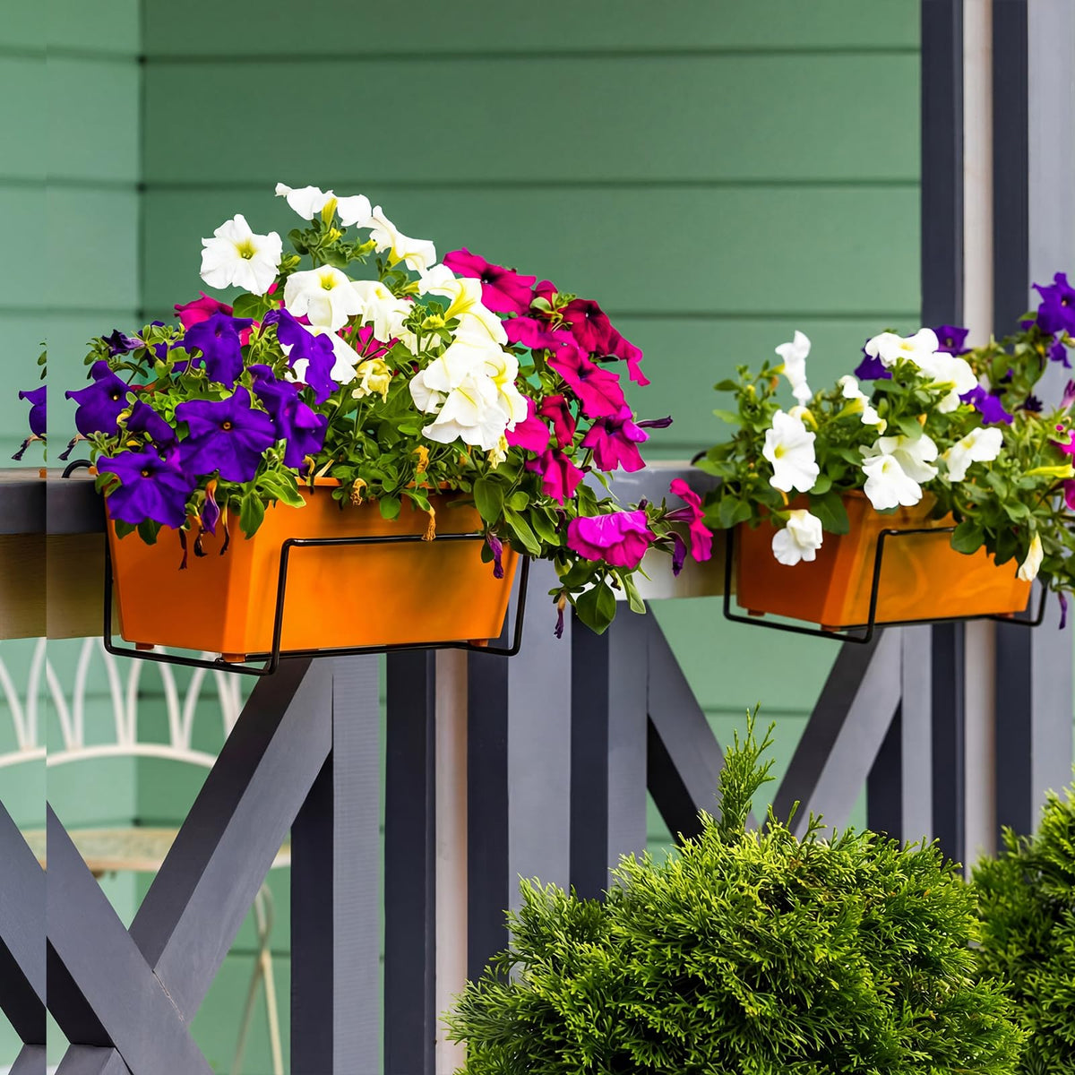 Redbaker rust-resistant iron material ensures long-lasting outdoor planter stability