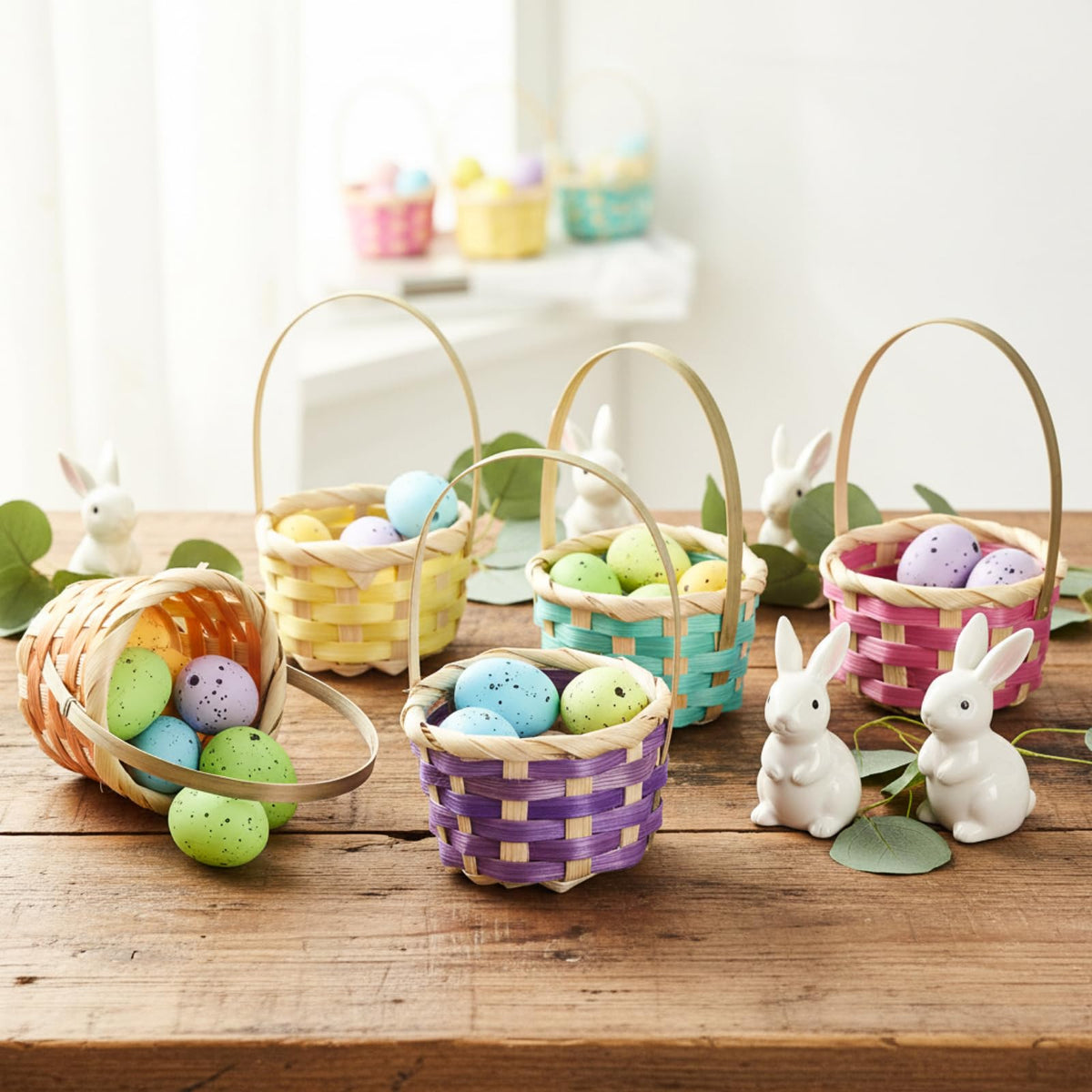 Remerry colorful mini baskets used as charming table decorations.