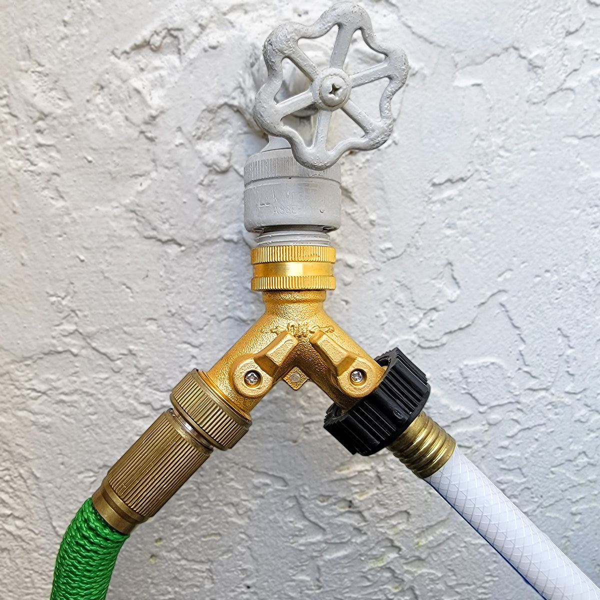Renator garden faucet adaptor with low lead certification for safe outdoor use
