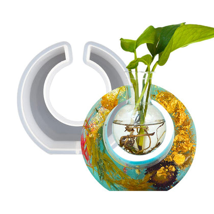 RESIN GO round frame vase mold for DIY hydroponic decor on a desk.
