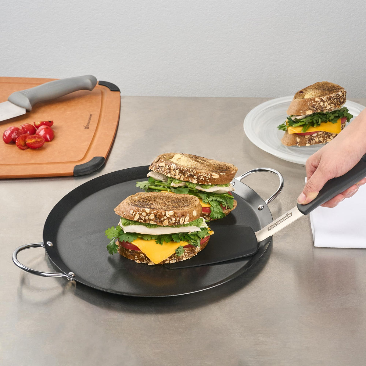 Restaurantware Met Lux compact round design fits tight kitchens for omelets and fajitas