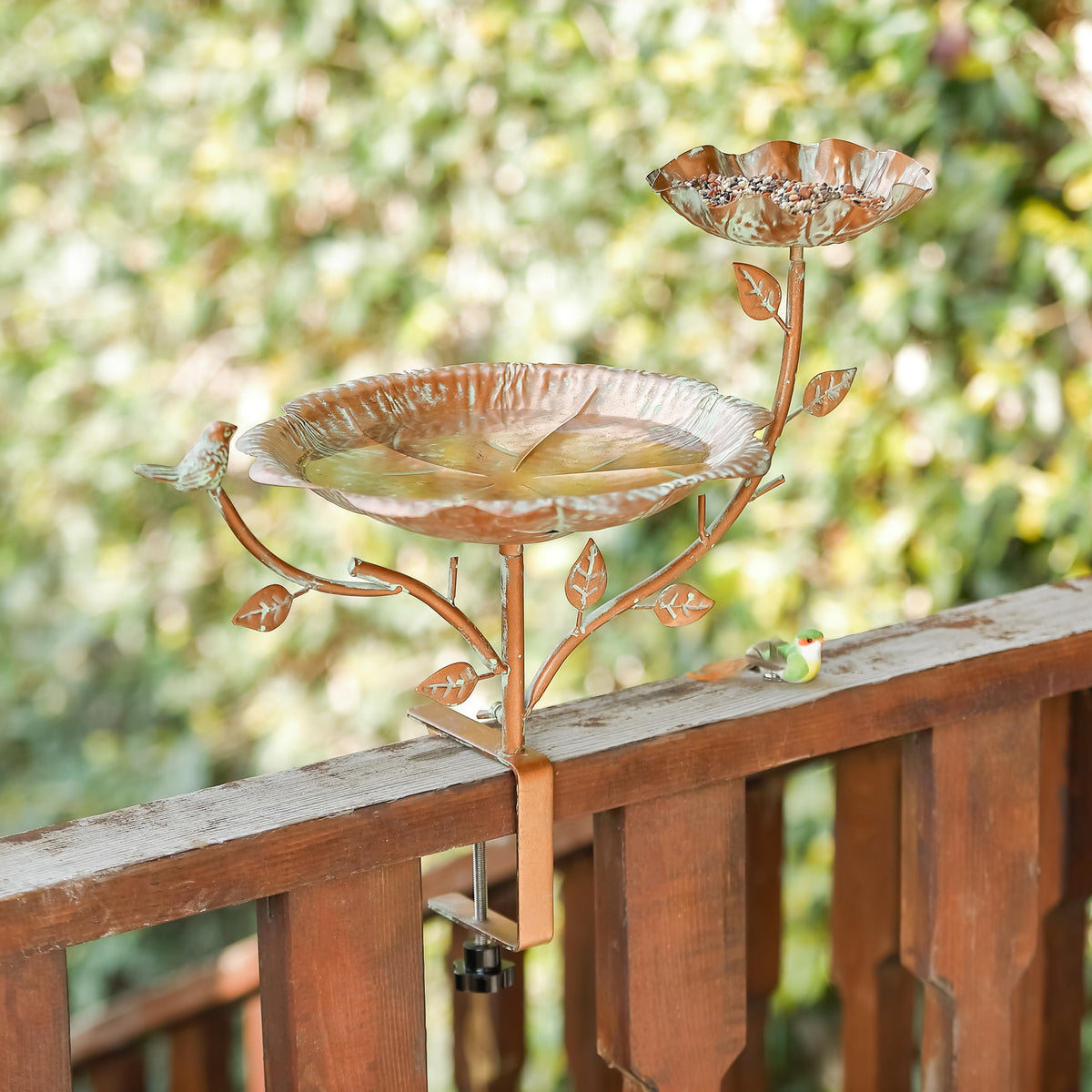 Retrome weather-resistant iron bath stands up to rain and sun.
