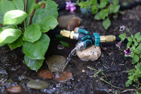 Riemex hose splitter side grip highlights the comfortable rubberized handle