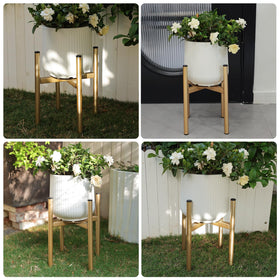 Rioneta indoor-outdoor stand placed in living room or patio for greenery display