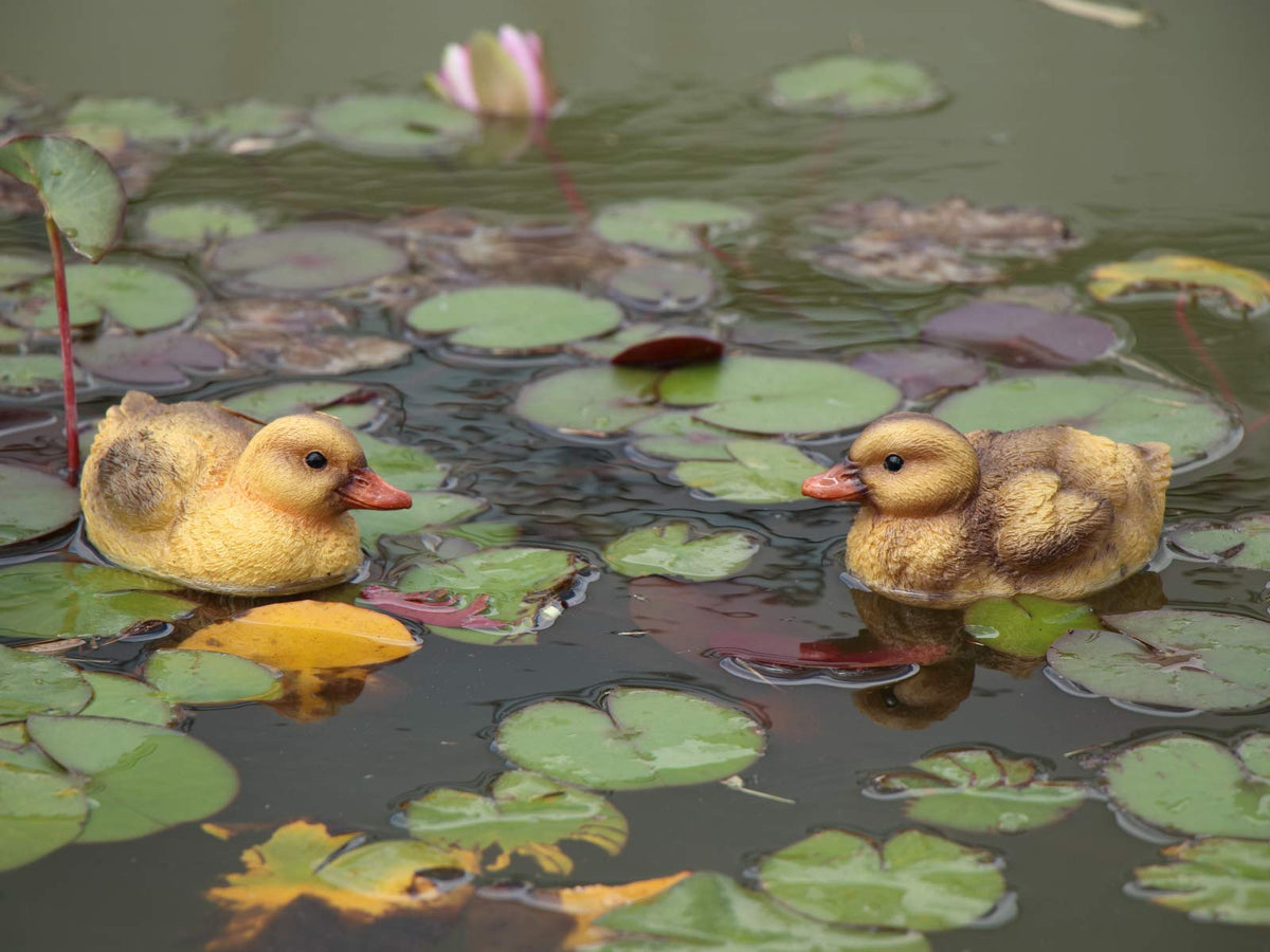 Rmdusk duck figurine set for garden decor enhances yard ambience with durable resin.