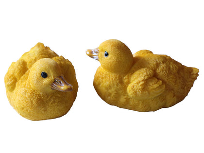 Rmdusk floating resin duck figurine yellow set 2 close-up texture for lifelike details