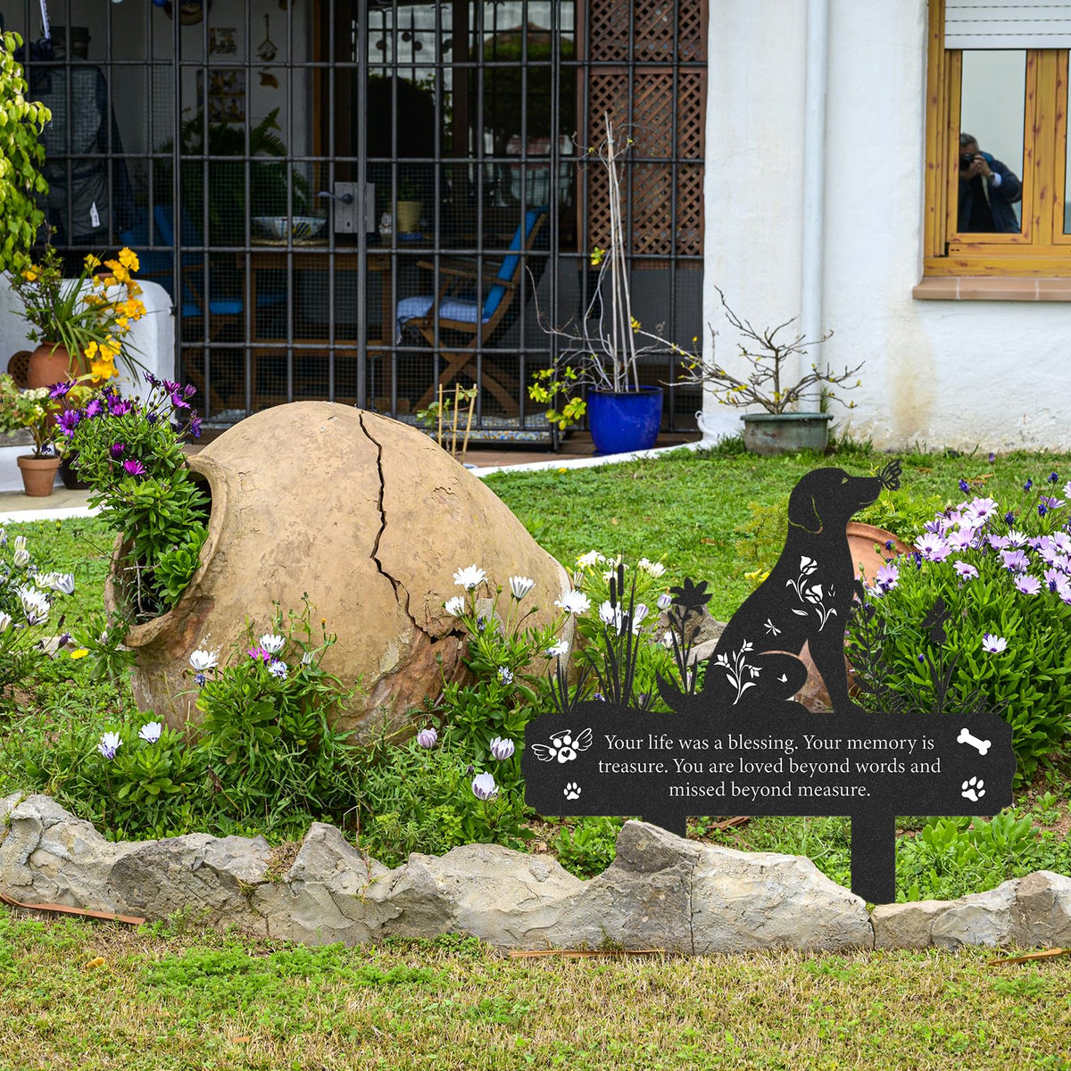 Rngmsi cemetery-garden memorial dog, dignified outdoor tribute.