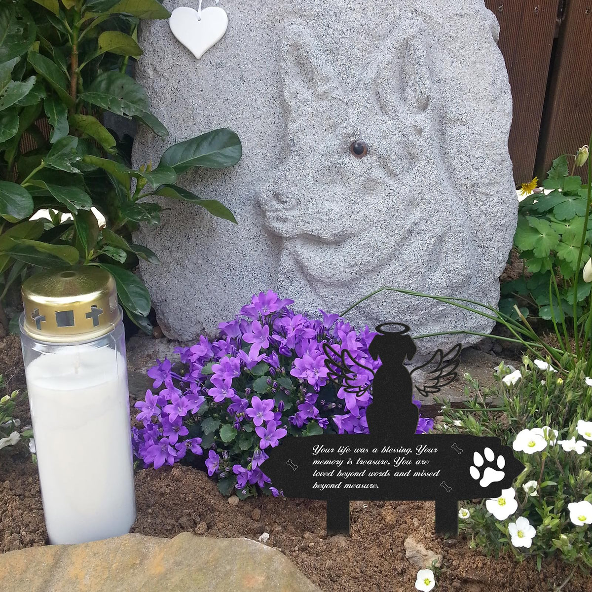 Rngmsi metal grave decor is waterproof and sun-resistant for long-lasting display.