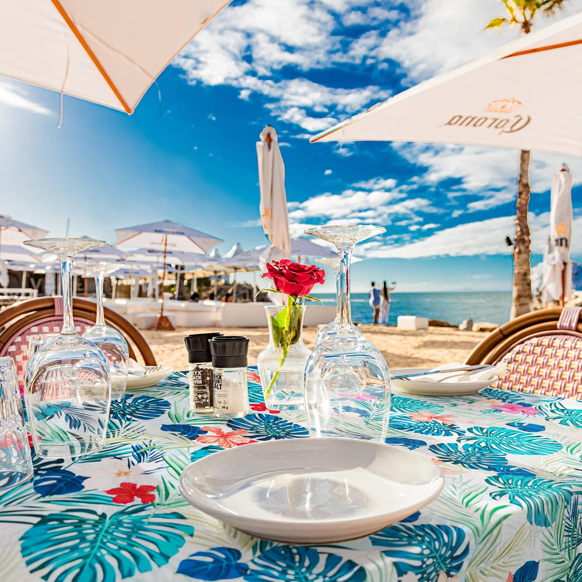 Rodvnyh waterproof fabric protecting surfaces from spills and rain