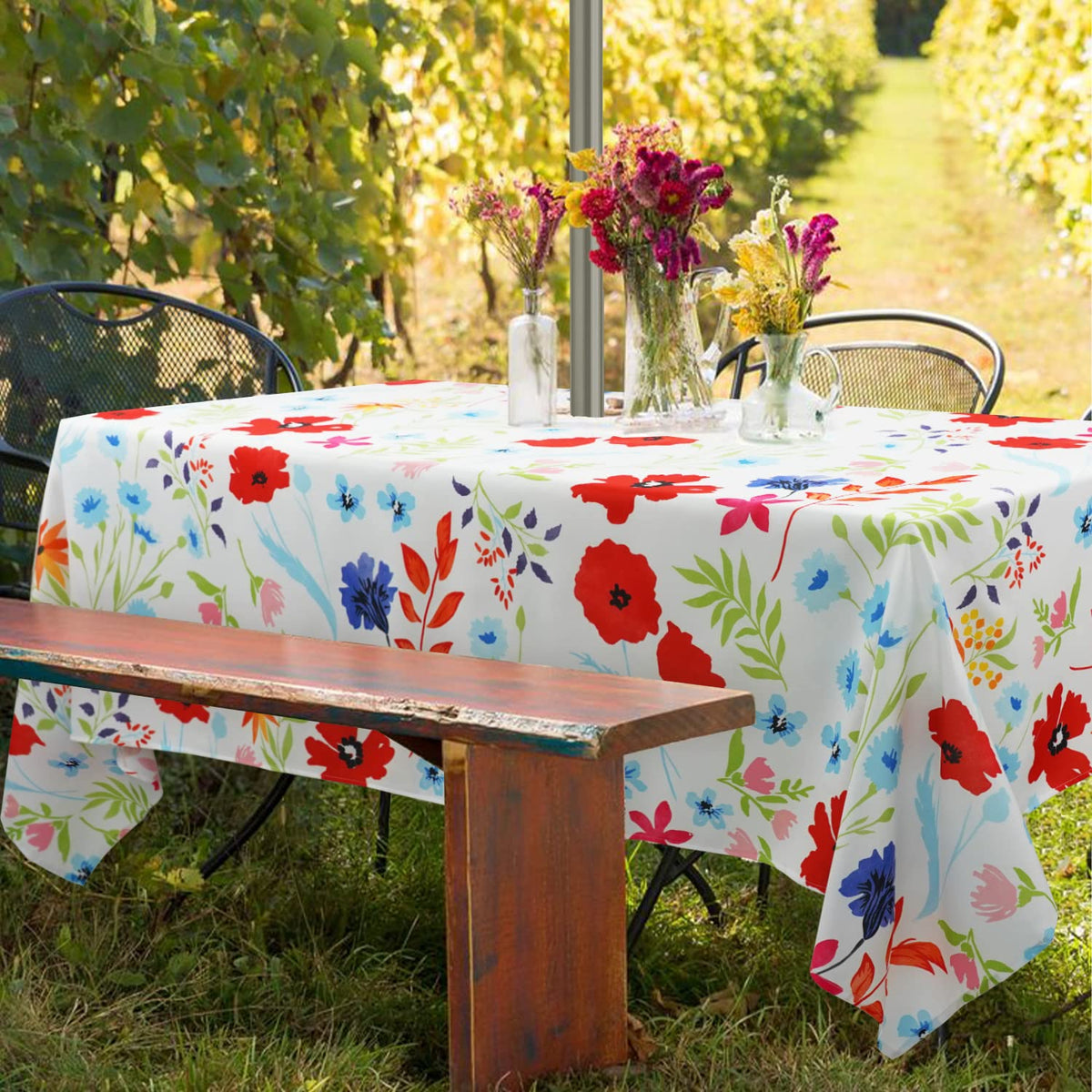Rodvnyh wind-resistant design keeps cloth in place outdoors.