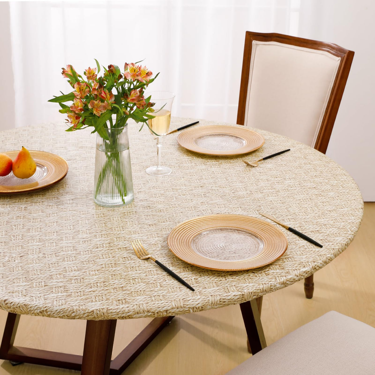 Romanstile heat-resistant tablecloth ideal for picnics and patios