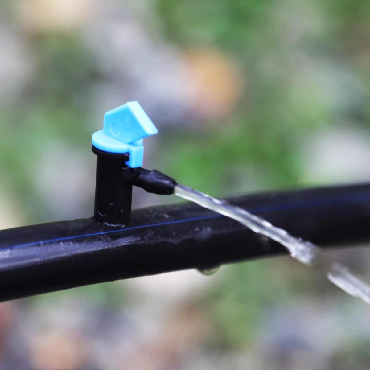 RONYOUNG flag drippers in garden setup show easy installation and flow control.