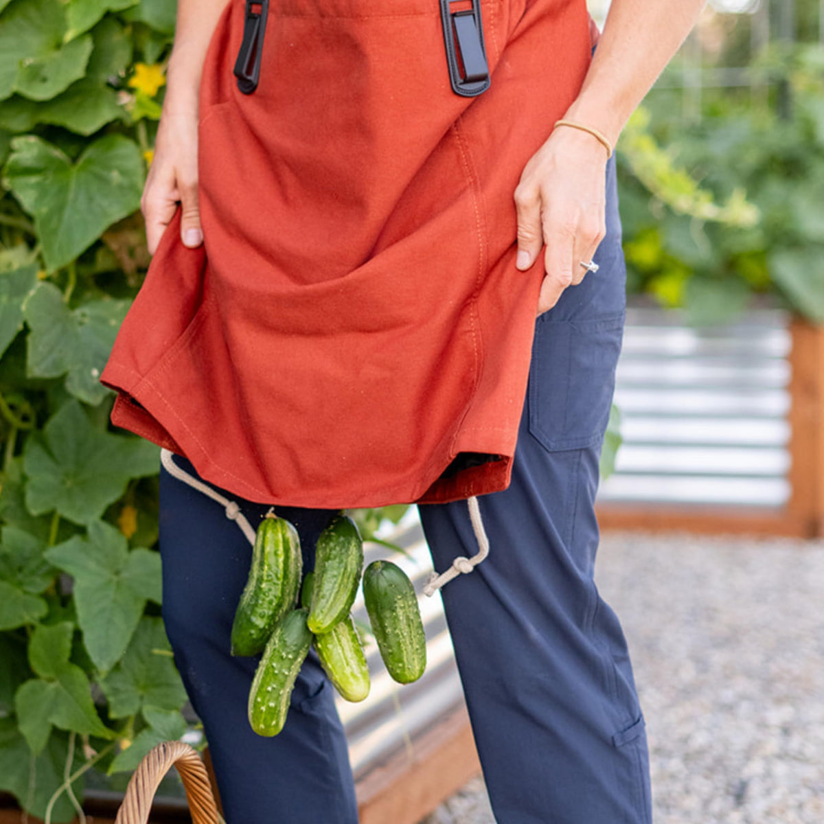 The Roo durable canvas apron stands up to outdoor tasks and frequent washing.