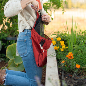 The Roo water-resistant lining protects you during wet harvests and messy tasks.