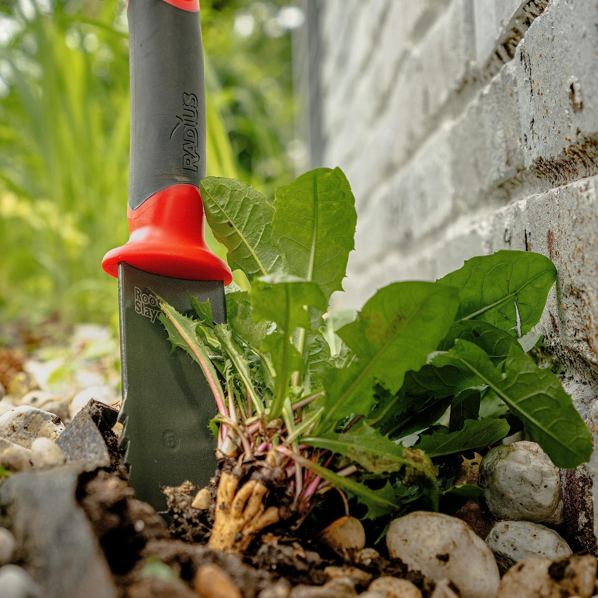 Root Slayer inverted V-tip helps penetrate compact ground smoothly