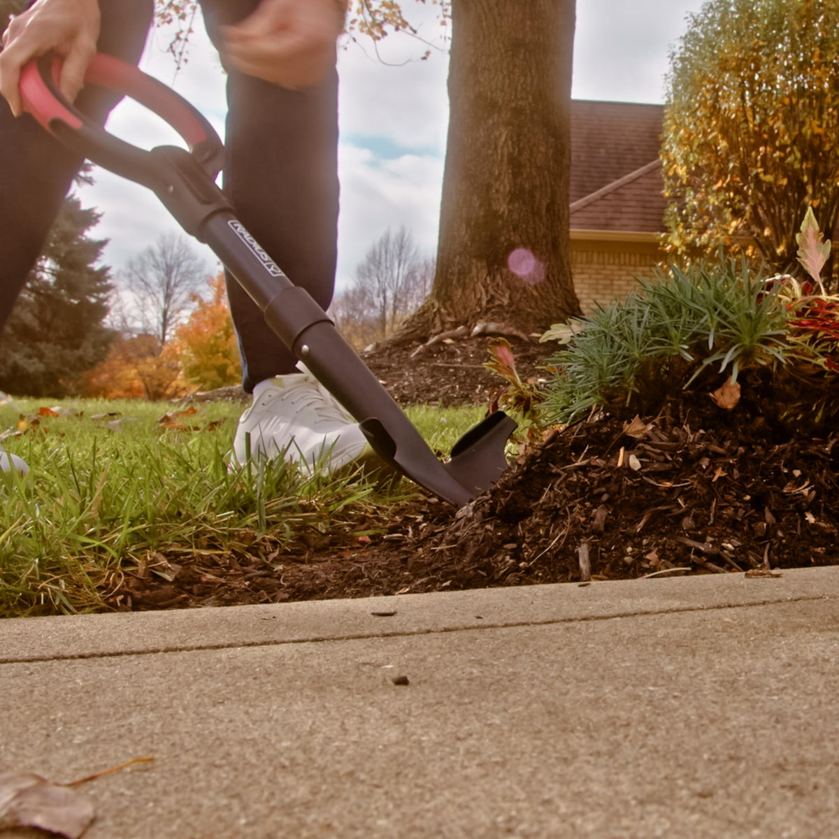 Root Slayer RS224 weed-removal capability for tidy garden beds
