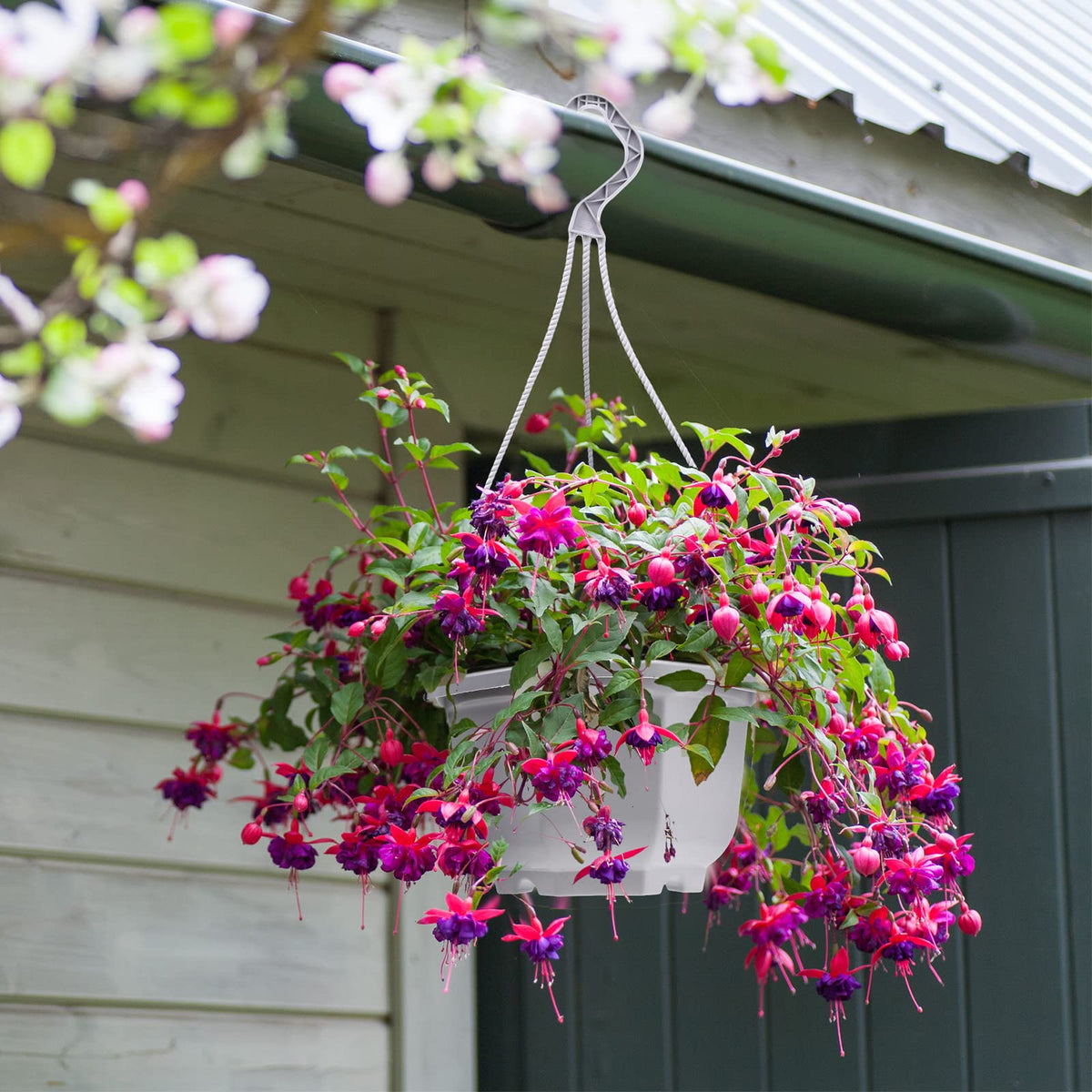 Roshtia durable PP material enhances safety and weather resistance for outdoor use