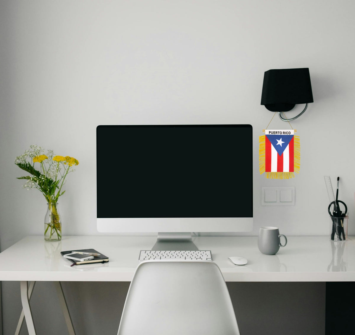 Rotenl double-sided Puerto Rico flag remains vibrant from both sides.