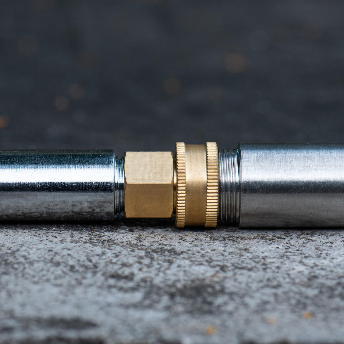 RouLiPouLi brass swivel adapter enables easy outdoor connections.