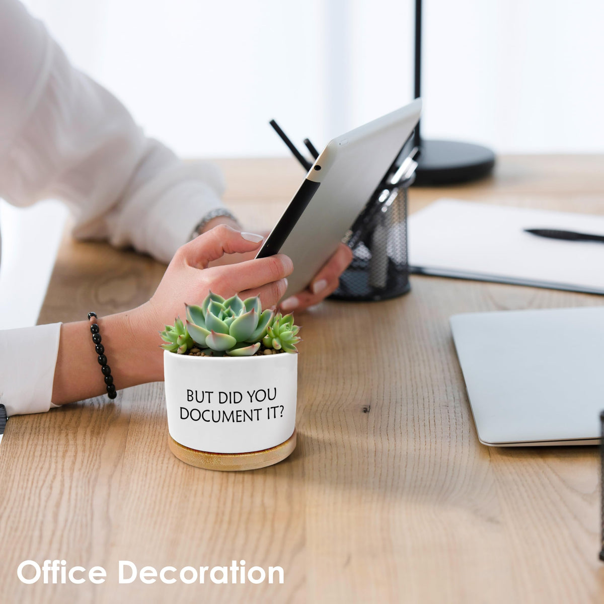 ROXMART white ceramic pot with wooden tray for desks.