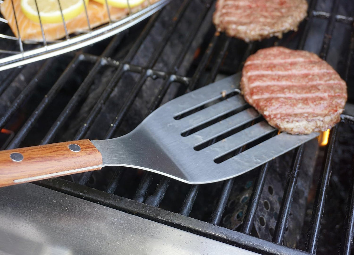 Convenient hook on the spatula handle for easy storage after cooking