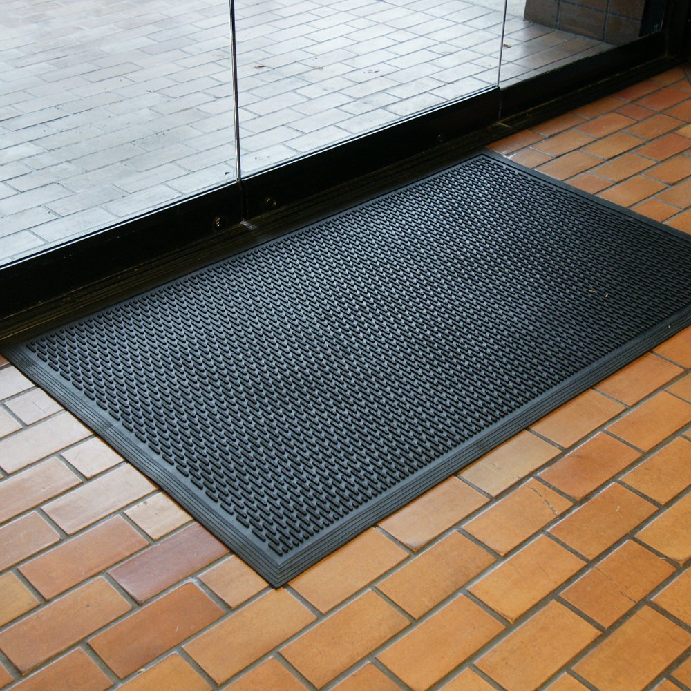 Rubber-Cal Dura-Scraper Linear 3x4 mat offers strong traction in busy entrances.