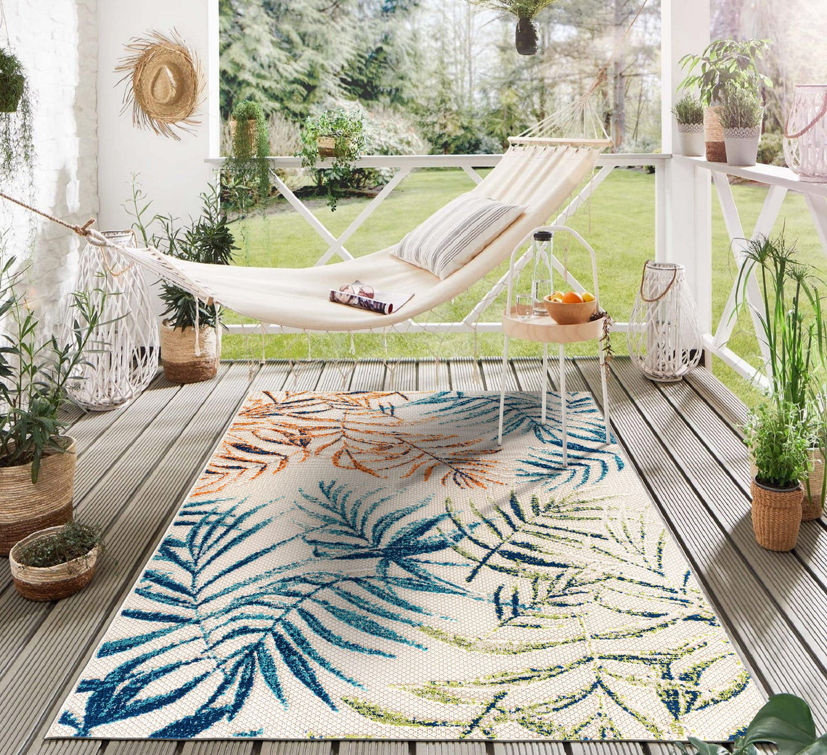 Rugshop Bahama Palm Frond 7'10" x 10' size fits large indoor-outdoor spaces.