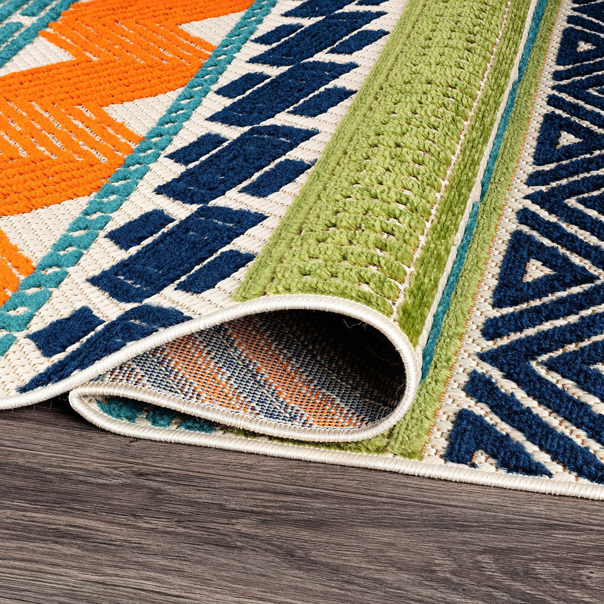 Rugshop Marbella deck edge close-up highlights low-profile, non-shedding design.