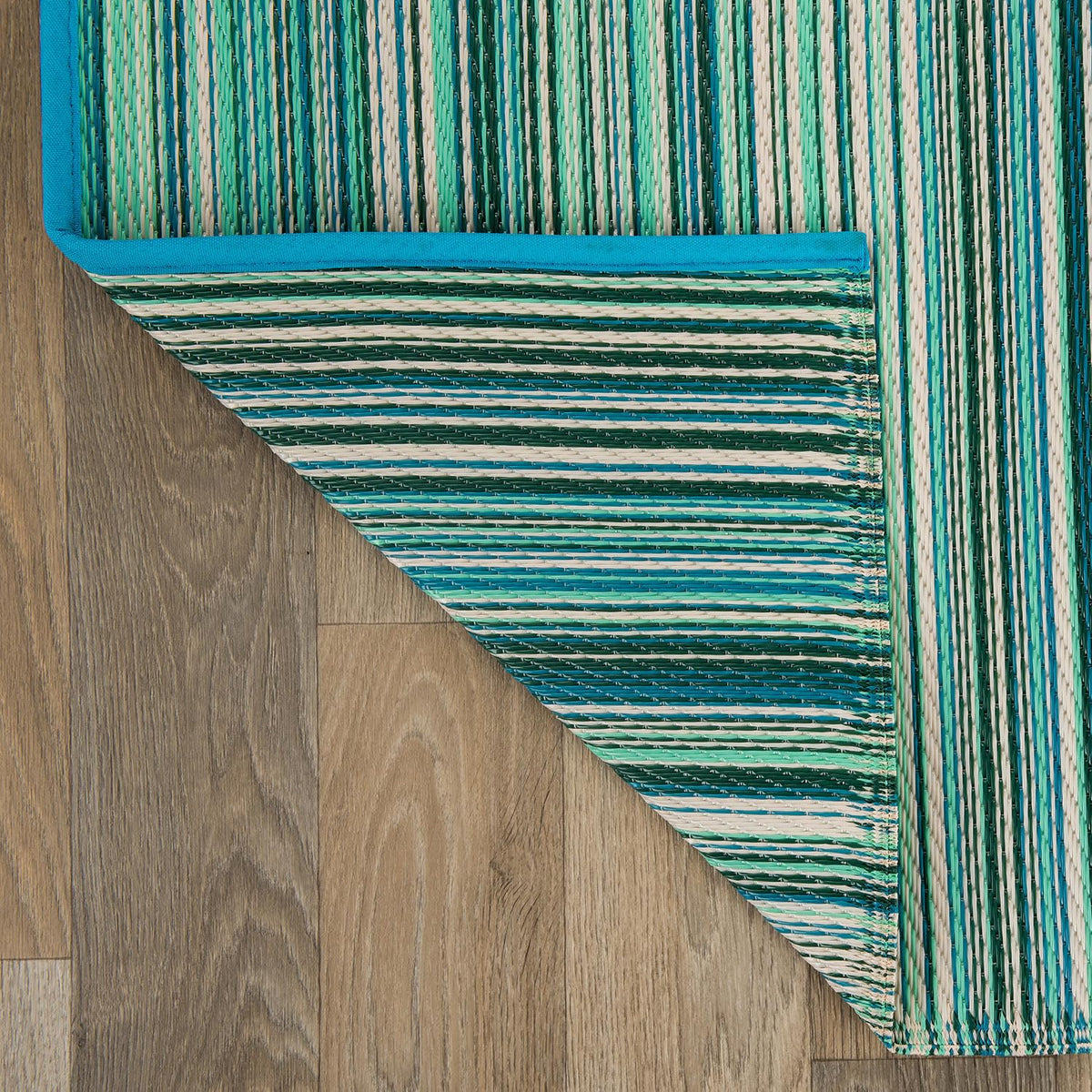 Rugshop patio-deck camping-use rug ready for outdoor spaces and travel.