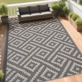 RURALITY waterproof mat made from plastic straw for versatile outdoor use